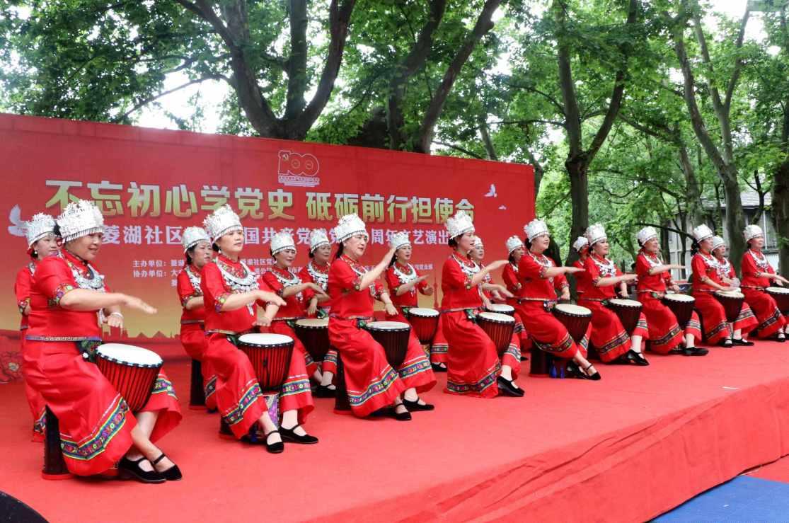 蜡笔小新兄妹春节大拜年